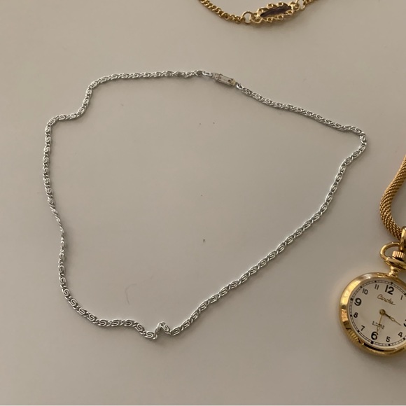 Lot of Vintage Costume Jewelry Necklace Earrings Brooch Signed & Unsigned 13 Pcs - Picture 9 of 13